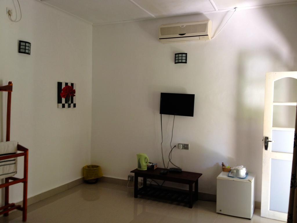 Hotel Fire Dragon Hideaway Negombo Pokój zdjęcie